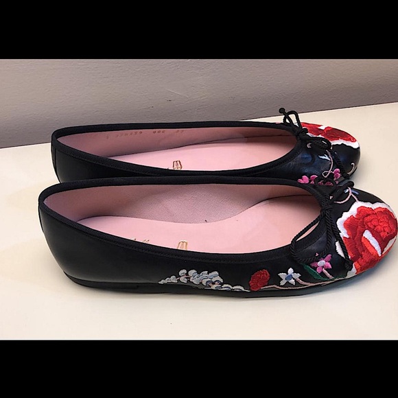 EUROPEAN FASHION: PRETTY BALLERINAS with floral sawed in pattern, NWT - Picture 1 of 4